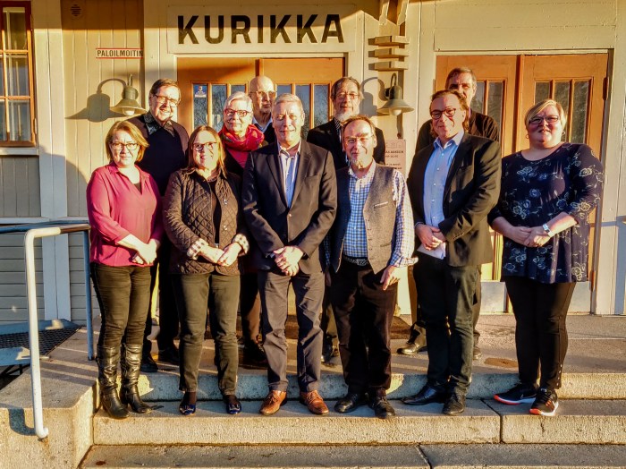 Hallintoneuvosto ja hallitus 3.11. by Lauri R-K